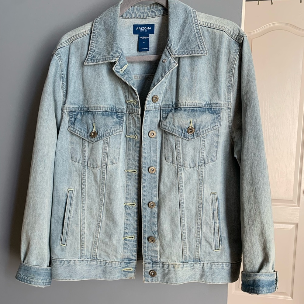 Size: medium. Light-wash, Arizona Jean co. Oversized jean jacket.